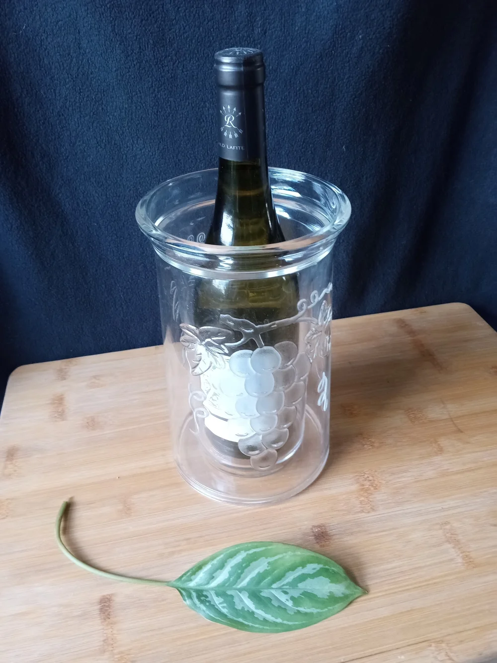 ICELESS WINE CHILLER PRODYNE COOLER Clear Acrylic Double Walled Grapevine Design